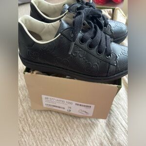 Boy Gucci shoes size 28